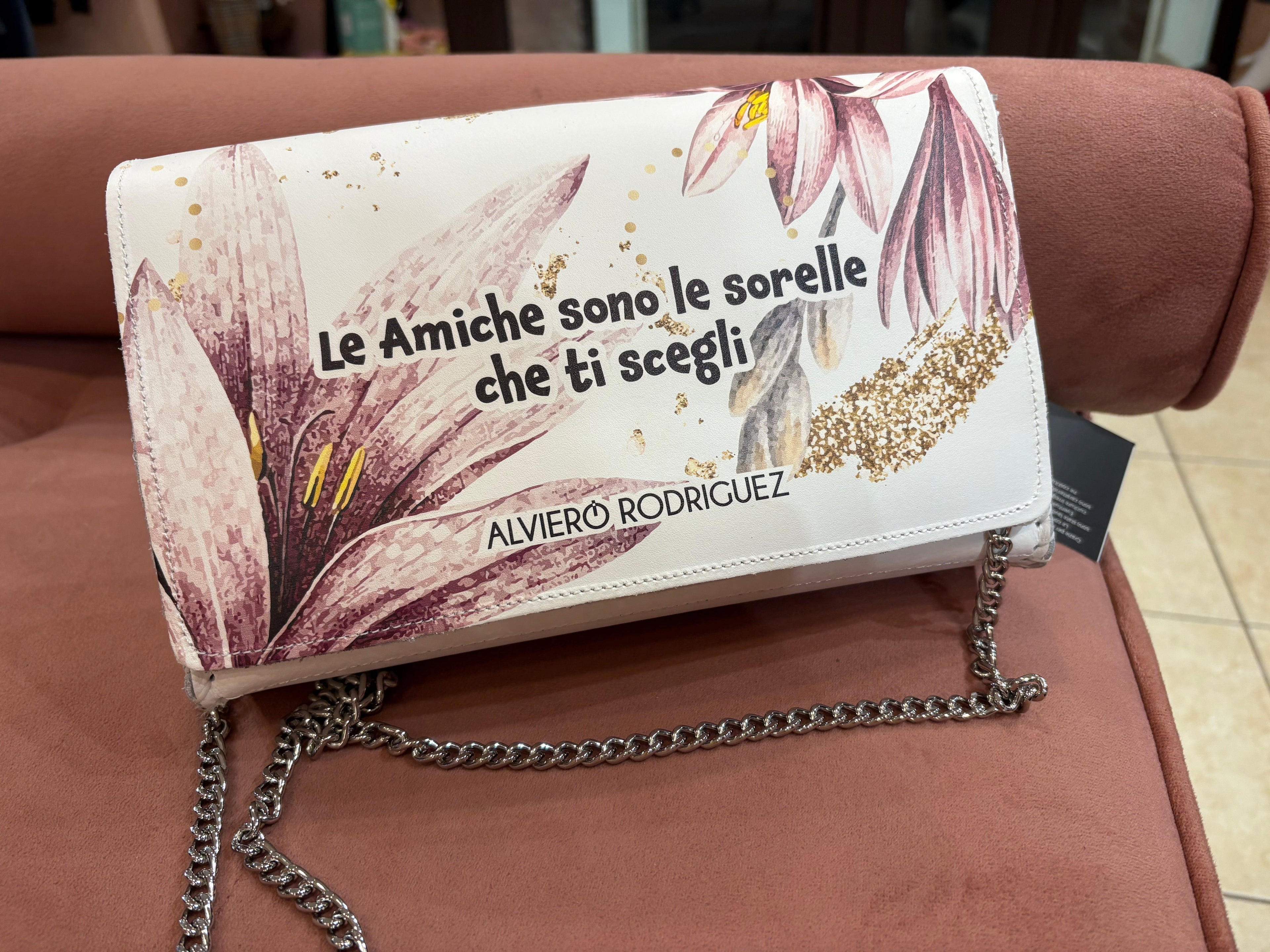 Tracolla bianca le sorelle