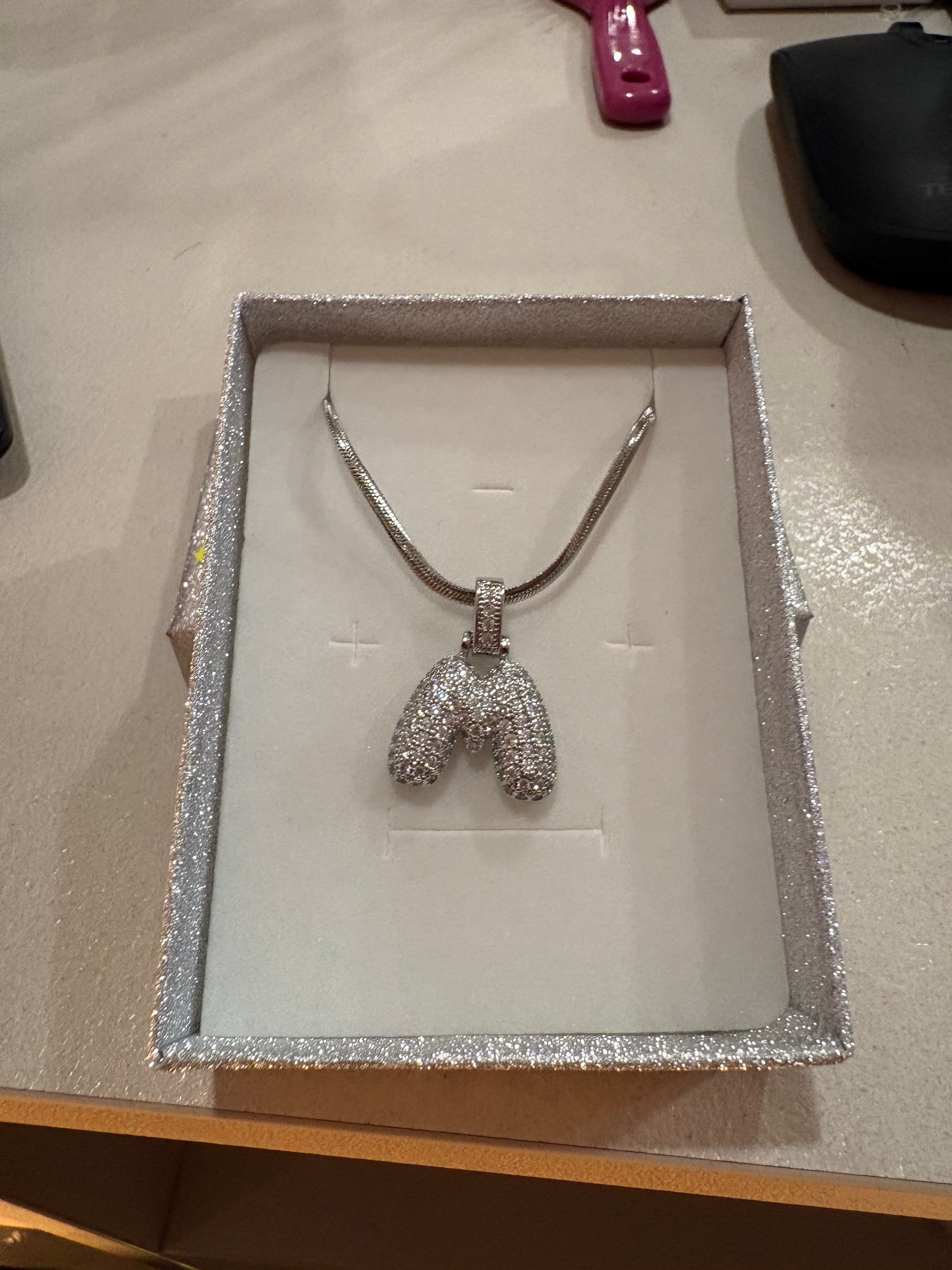 Collana con iniziale