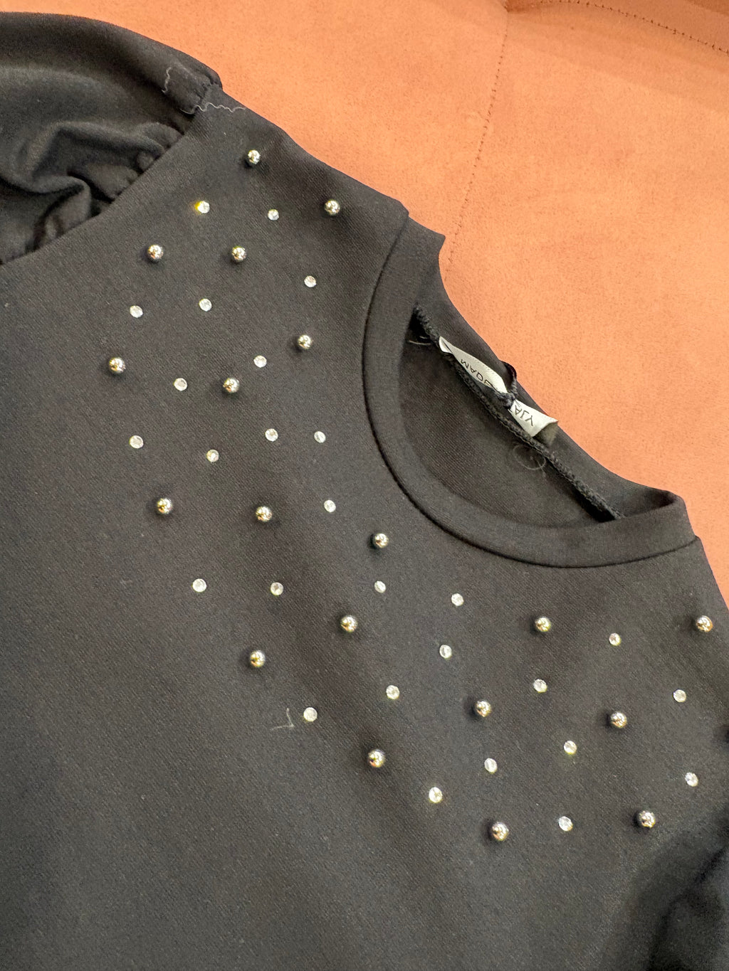 Felpina con strass e perle